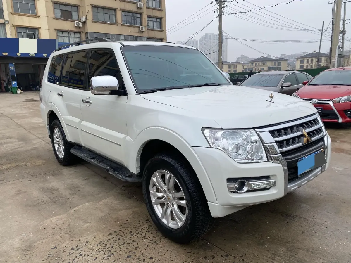 2018 Mitsubishi Pajero 3.0L 174HP V6 5AT,autocango,china used car exporter,china ev exporter,chinese used car exporter,chinese used ev exporter