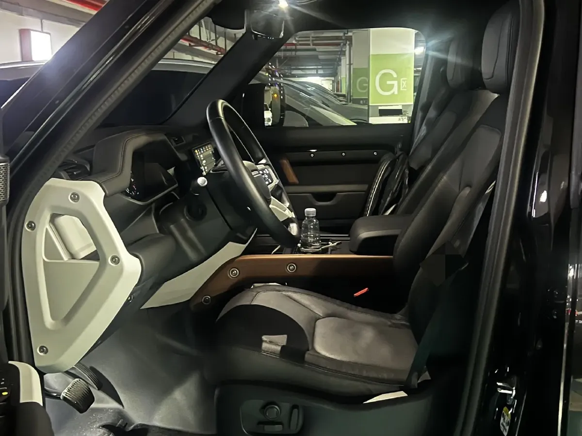 2024 Land Rover Defender 3.0T 400HP L6 8AT,autocango,china used car exporter,china ev exporter,chinese used car exporter,chinese used ev exporter