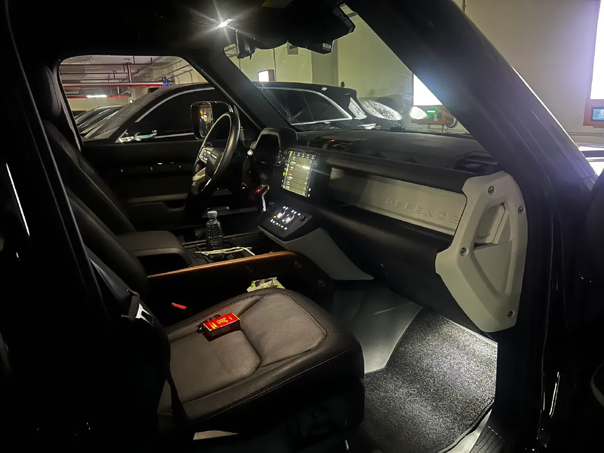 2024 Land Rover Defender 3.0T 400HP L6 8AT,autocango,china used car exporter,china ev exporter,chinese used car exporter,chinese used ev exporter