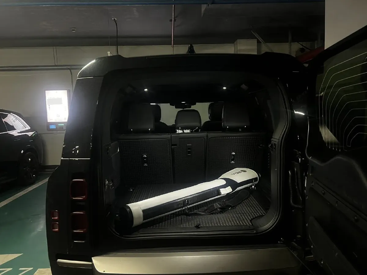 2024 Land Rover Defender 3.0T 400HP L6 8AT,autocango,china used car exporter,china ev exporter,chinese used car exporter,chinese used ev exporter