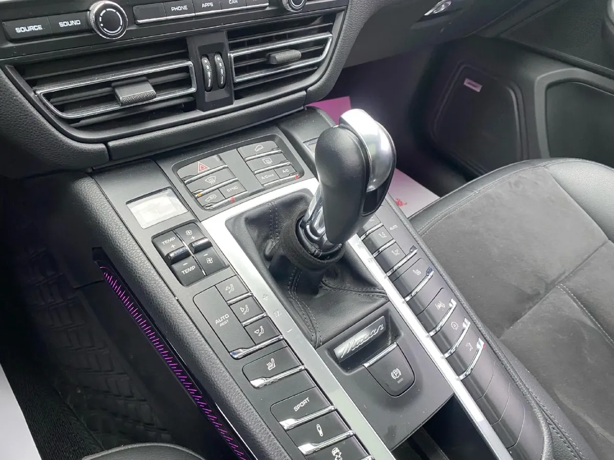 2020 Porsche Macan 2.0T 252HP L4 7DCT,autocango,china used car exporter,china ev exporter,chinese used car exporter,chinese used ev exporter