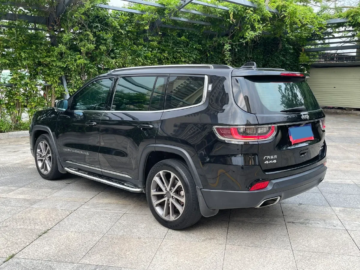 2018 Jeep Grand Commander 2.0T 265HP L4 9AT,autocango,china used car exporter,china ev exporter,chinese used car exporter,chinese used ev exporter