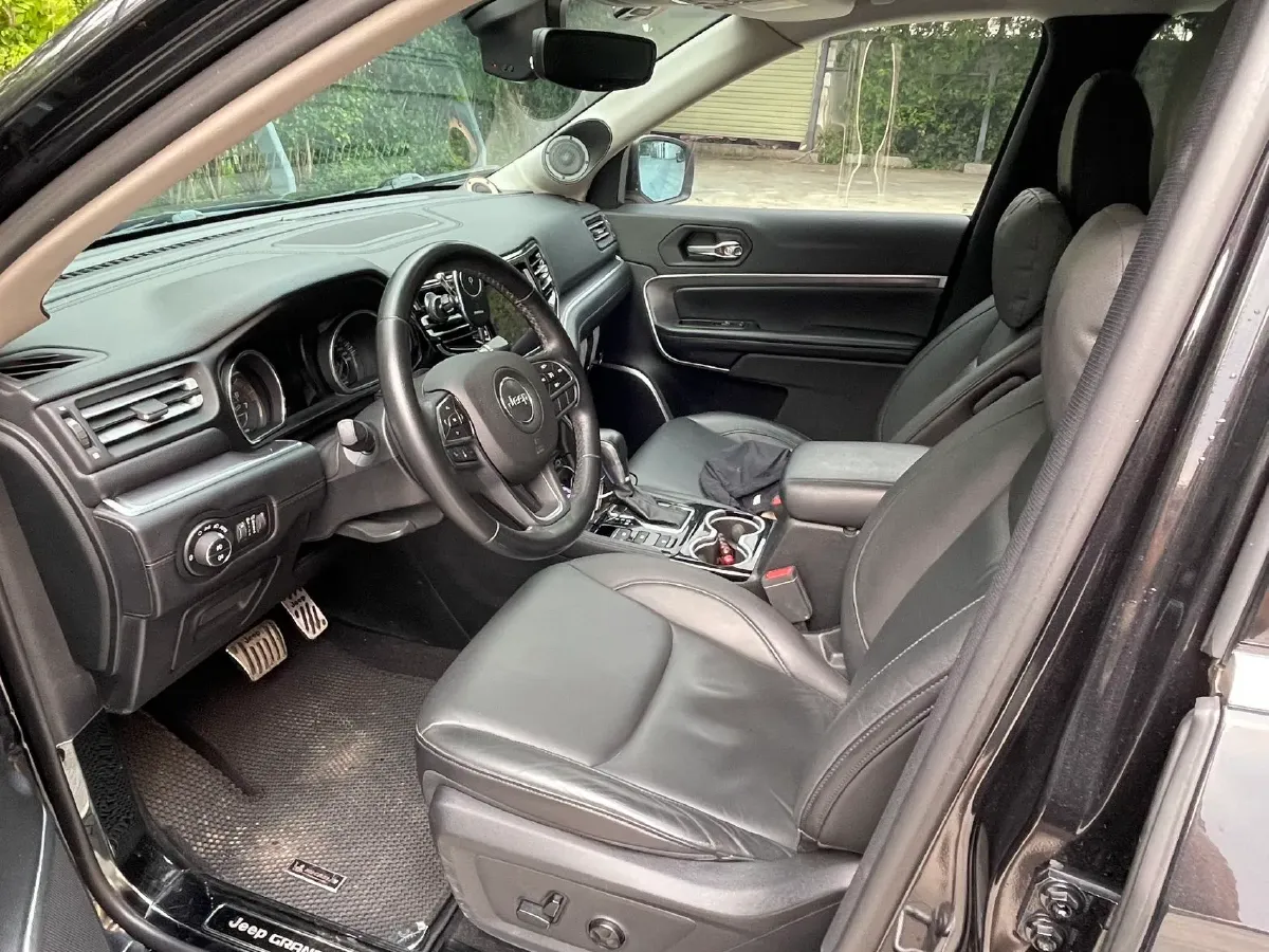 2018 Jeep Grand Commander 2.0T 265HP L4 9AT,autocango,china used car exporter,china ev exporter,chinese used car exporter,chinese used ev exporter