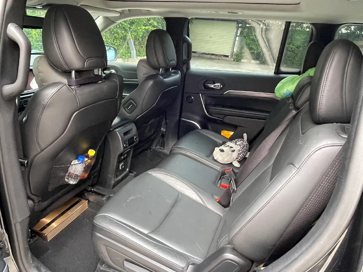 2018 Jeep Grand Commander 2.0T 265HP L4 9AT,autocango,china used car exporter,china ev exporter,chinese used car exporter,chinese used ev exporter