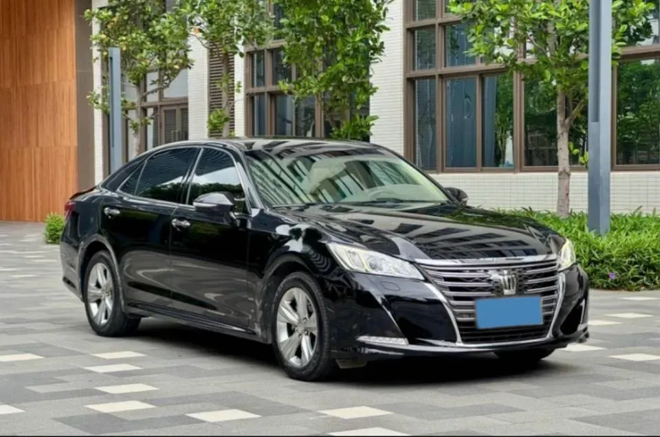 2015 Toyota Crown 2.0T 235HP L4 8AT,autocango,china used car exporter,china ev exporter,chinese used car exporter,chinese used ev exporter