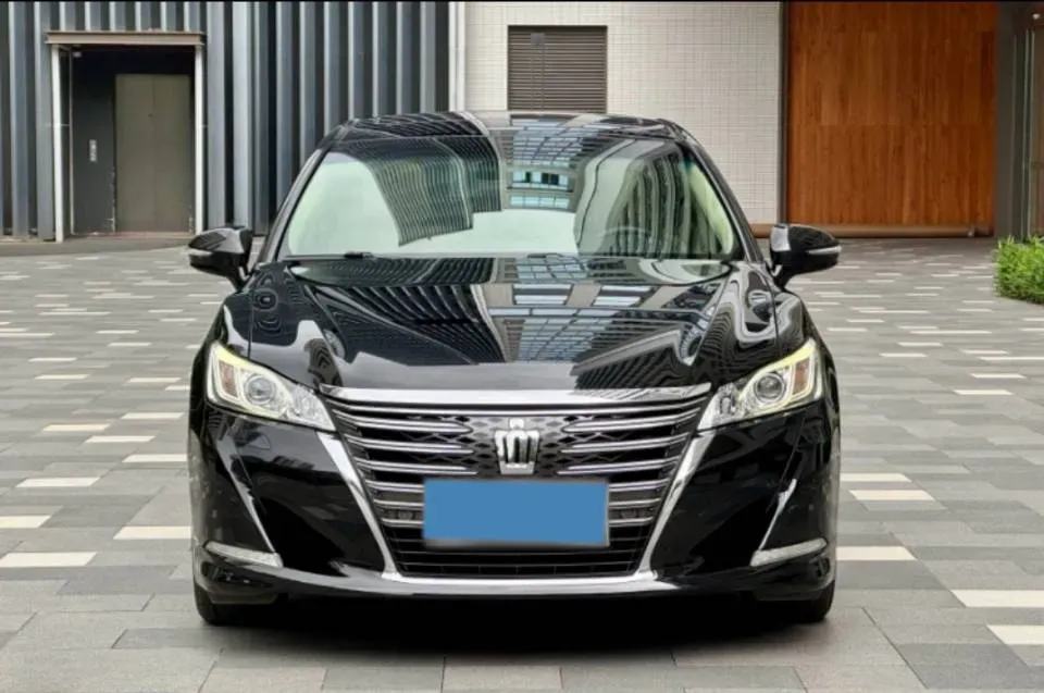 2015 Toyota Crown 2.0T 235HP L4 8AT,autocango,china used car exporter,china ev exporter,chinese used car exporter,chinese used ev exporter