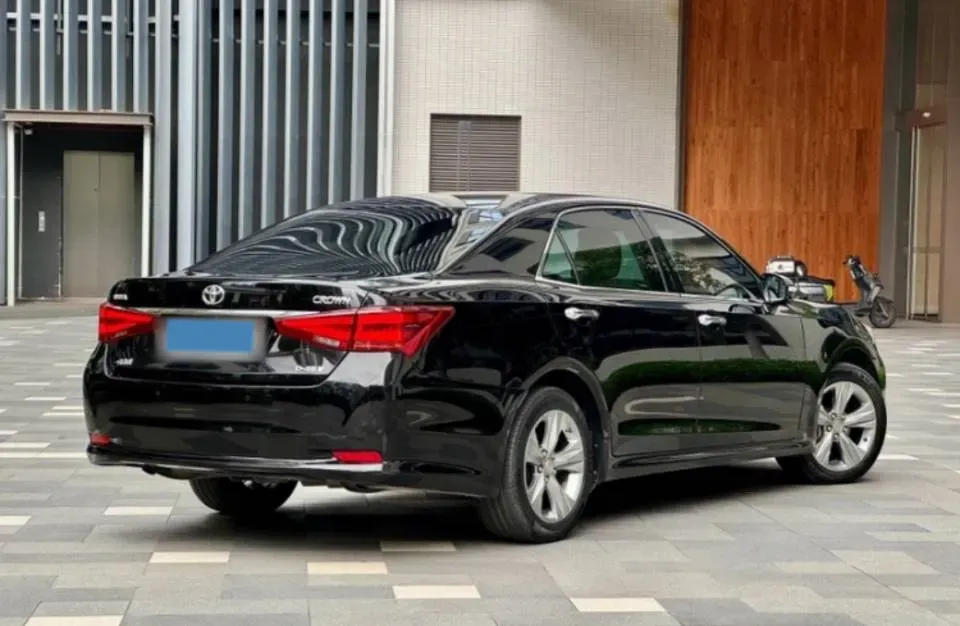 2015 Toyota Crown 2.0T 235HP L4 8AT,autocango,china used car exporter,china ev exporter,chinese used car exporter,chinese used ev exporter