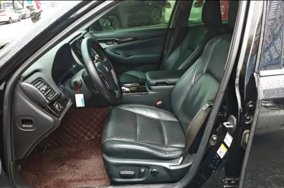 2015 Toyota Crown 2.0T 235HP L4 8AT,autocango,china used car exporter,china ev exporter,chinese used car exporter,chinese used ev exporter