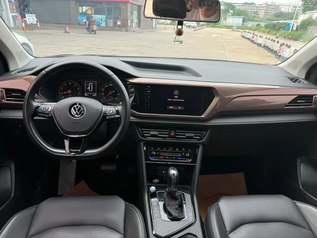 2021 Volkswagen Tharu 2.0T 186HP L4 7DCT,autocango,china used car exporter,china ev exporter,chinese used car exporter,chinese used ev exporter