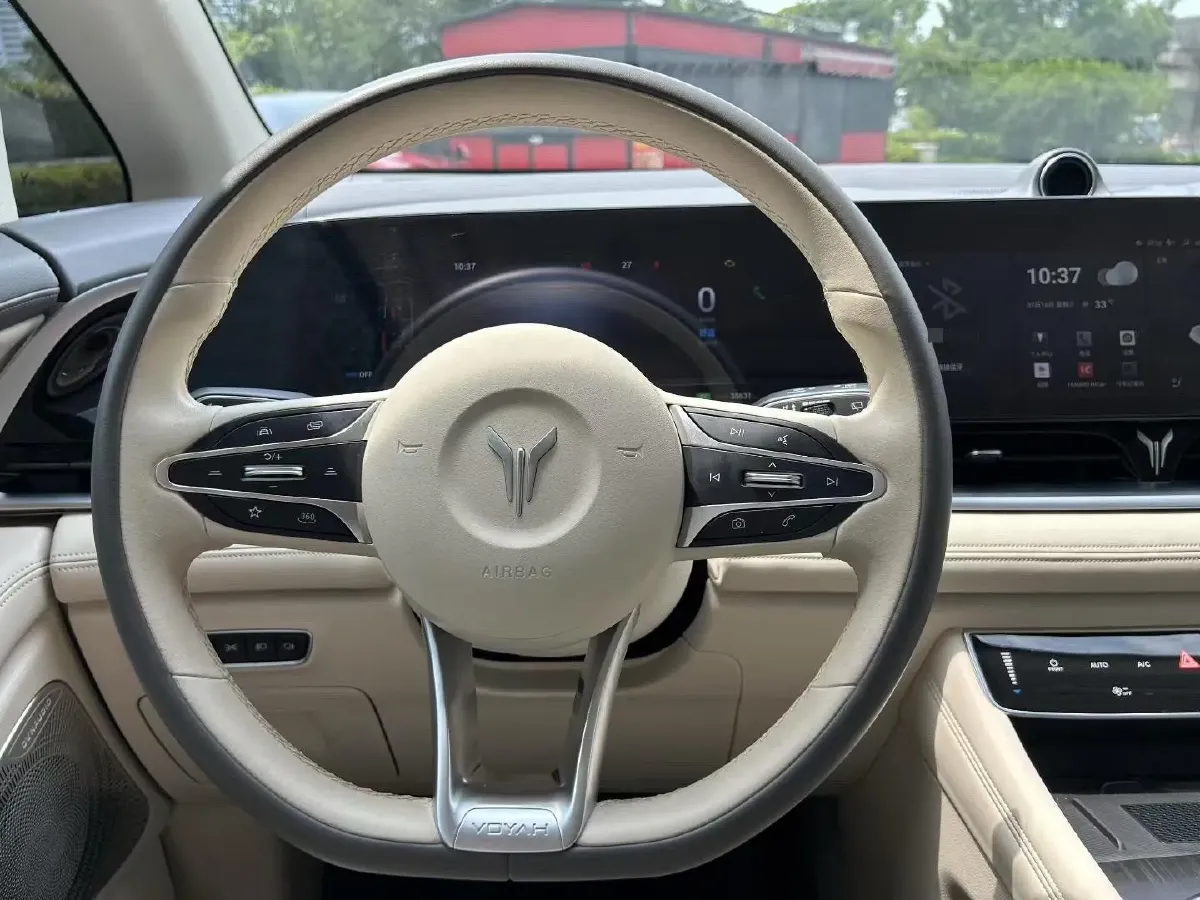 2024 Voyah Dream 1.5T 150HP L4 PHEV 43KWH,autocango,china used car exporter,china ev exporter,chinese used car exporter,chinese used ev exporter