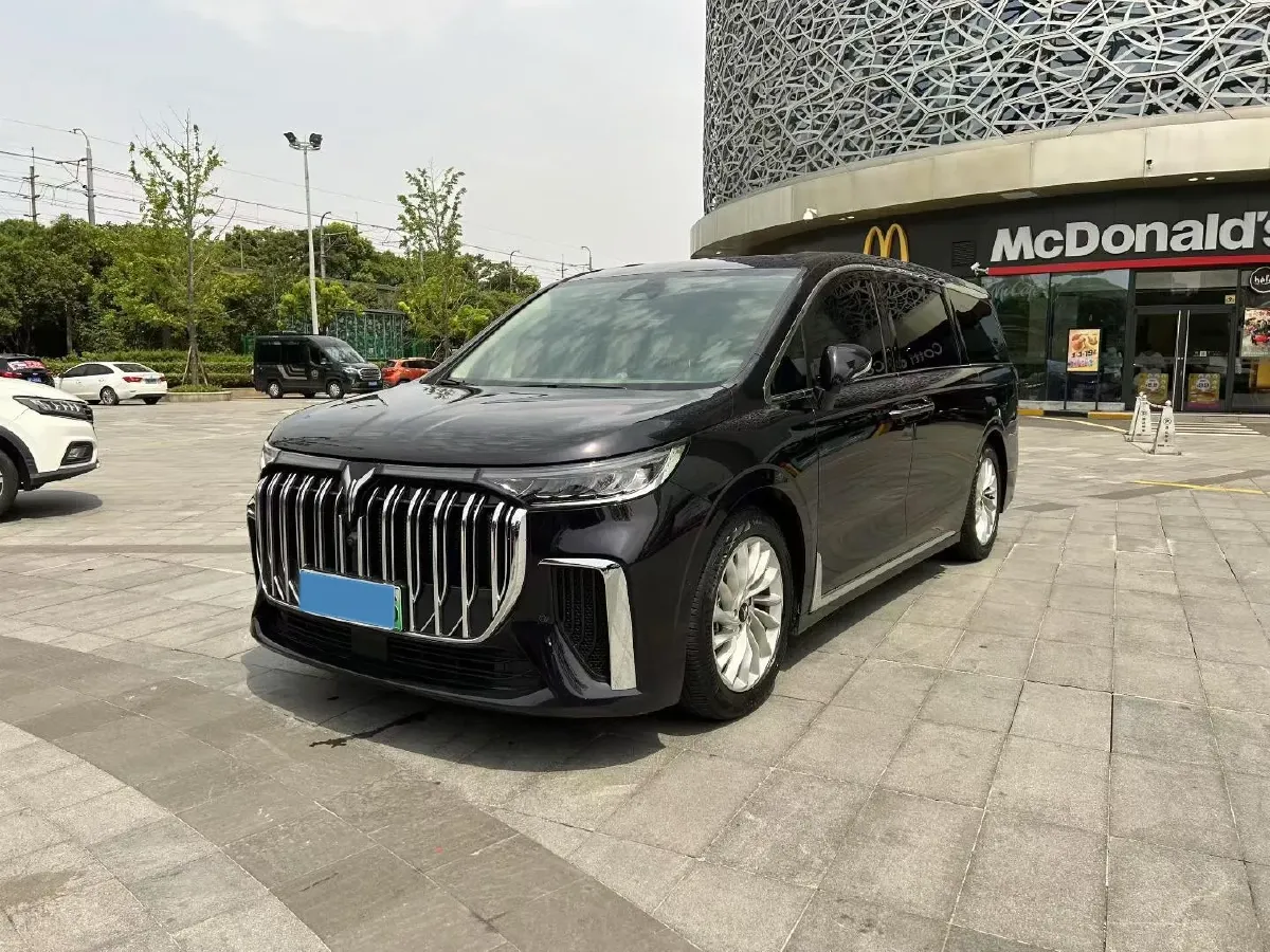2024 Voyah Dream 1.5T 150HP L4 PHEV 43KWH,autocango,china used car exporter,china ev exporter,chinese used car exporter,chinese used ev exporter