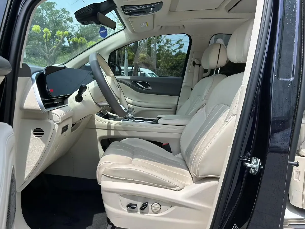 2024 Voyah Dream 1.5T 150HP L4 PHEV 43KWH,autocango,china used car exporter,china ev exporter,chinese used car exporter,chinese used ev exporter