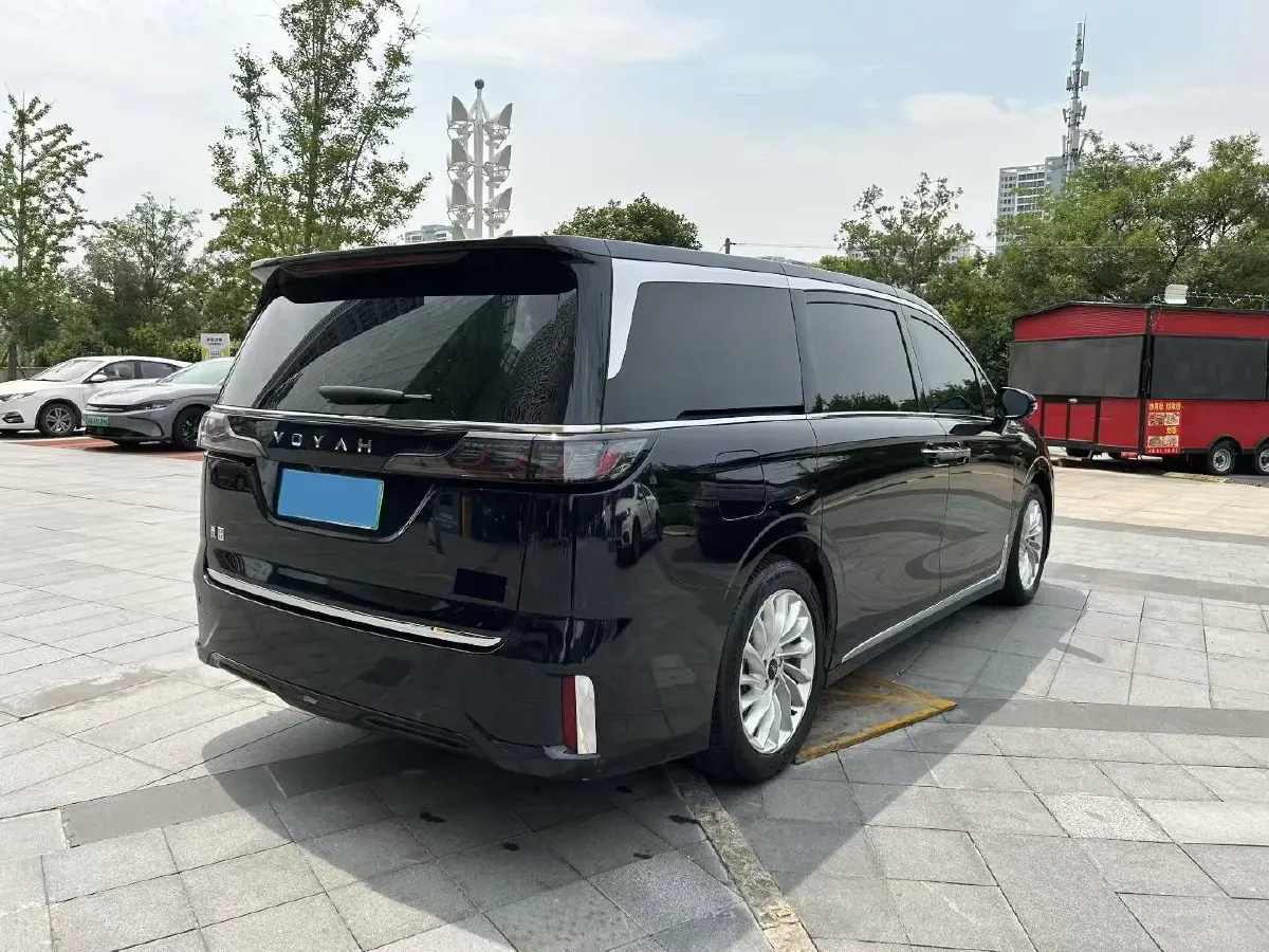2024 Voyah Dream 1.5T 150HP L4 PHEV 43KWH,autocango,china used car exporter,china ev exporter,chinese used car exporter,chinese used ev exporter