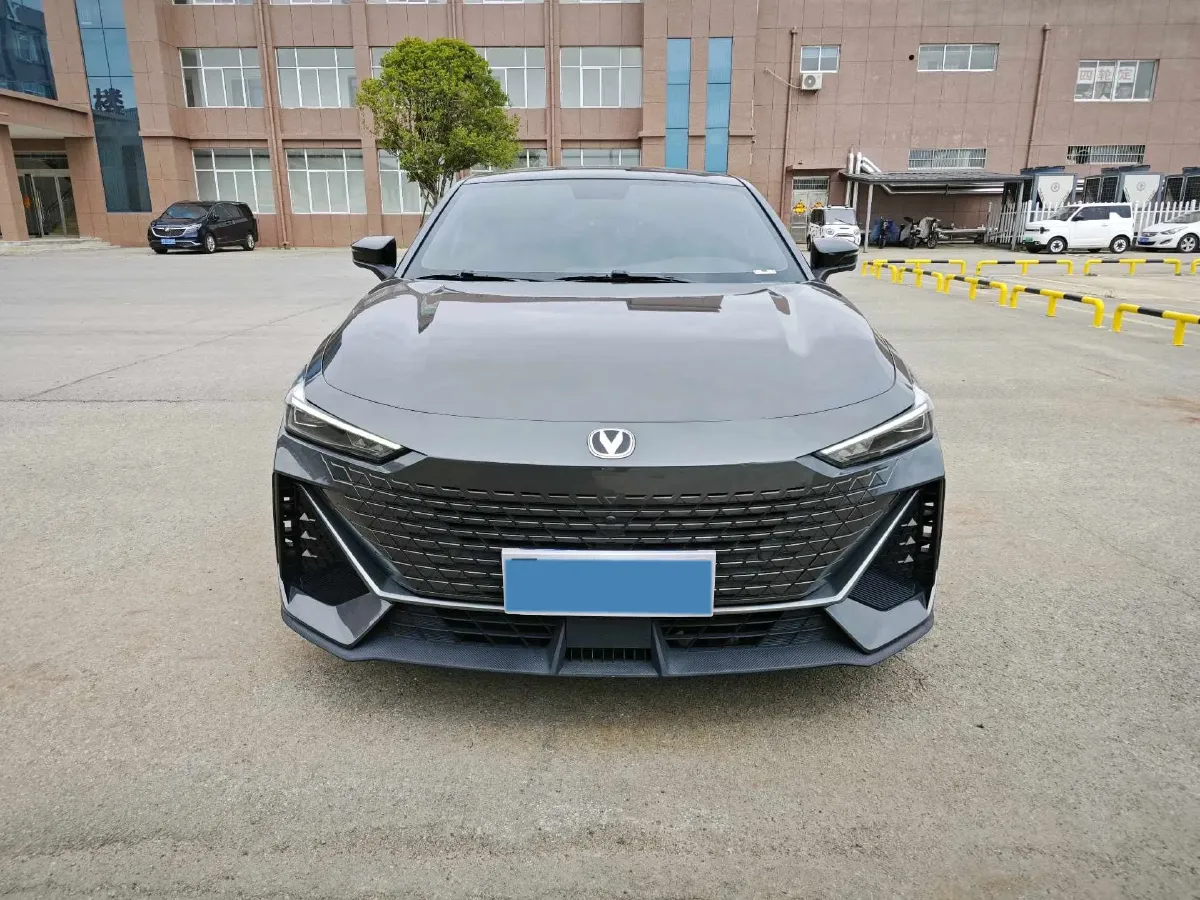 2022 ChangAn UNI-V 1.5T 188HP L4 7DCT,autocango,china used car exporter,china ev exporter,chinese used car exporter,chinese used ev exporter