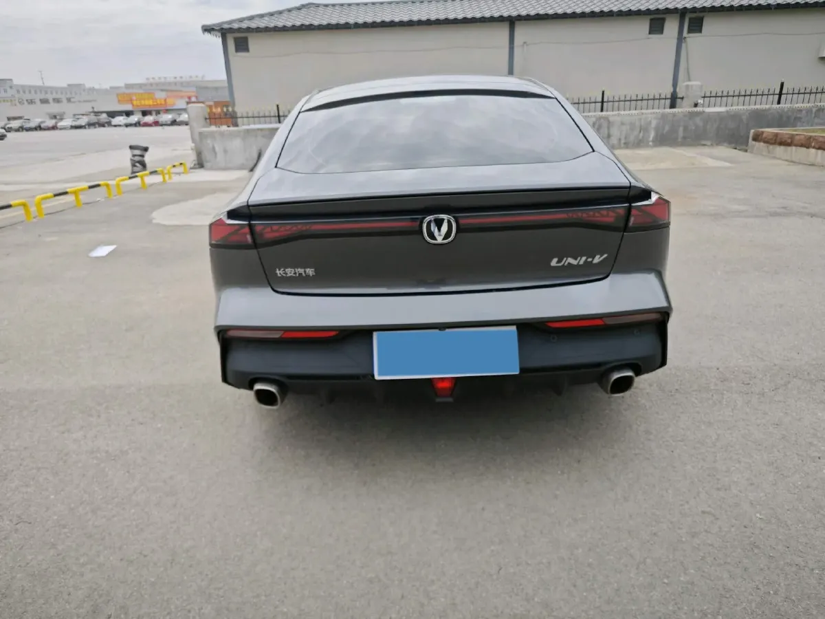 2022 ChangAn UNI-V 1.5T 188HP L4 7DCT,autocango,china used car exporter,china ev exporter,chinese used car exporter,chinese used ev exporter