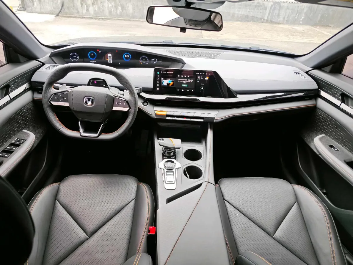 2022 ChangAn UNI-V 1.5T 188HP L4 7DCT,autocango,china used car exporter,china ev exporter,chinese used car exporter,chinese used ev exporter