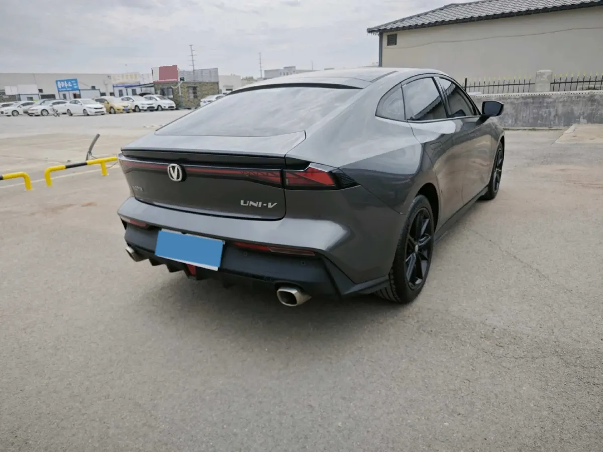 2022 ChangAn UNI-V 1.5T 188HP L4 7DCT,autocango,china used car exporter,china ev exporter,chinese used car exporter,chinese used ev exporter