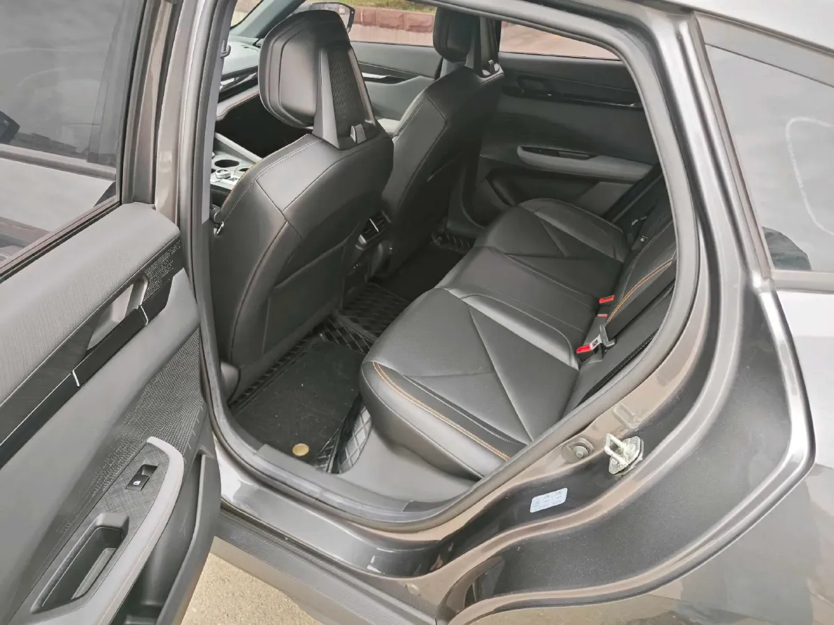 2022 ChangAn UNI-V 1.5T 188HP L4 7DCT,autocango,china used car exporter,china ev exporter,chinese used car exporter,chinese used ev exporter