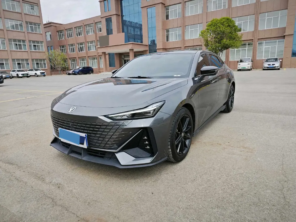 2022 ChangAn UNI-V 1.5T 188HP L4 7DCT,autocango,china used car exporter,china ev exporter,chinese used car exporter,chinese used ev exporter