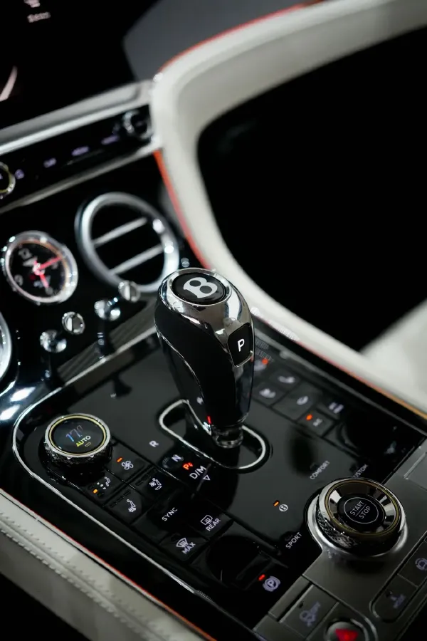 2026 Bentley Continental 4.0T 600HP V8 8DCT PHEV,autocango,china used car exporter,china ev exporter,chinese used car exporter,chinese used ev exporter