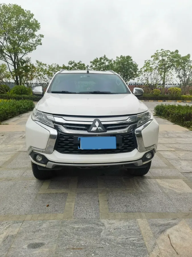 2019 Mitsubishi Pajero 3.0L 209HP V6 8AT,autocango,china used car exporter,china ev exporter,chinese used car exporter,chinese used ev exporter