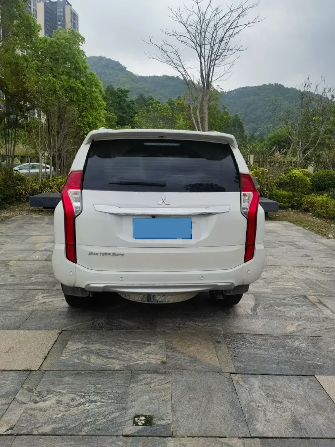 2019 Mitsubishi Pajero 3.0L 209HP V6 8AT,autocango,china used car exporter,china ev exporter,chinese used car exporter,chinese used ev exporter