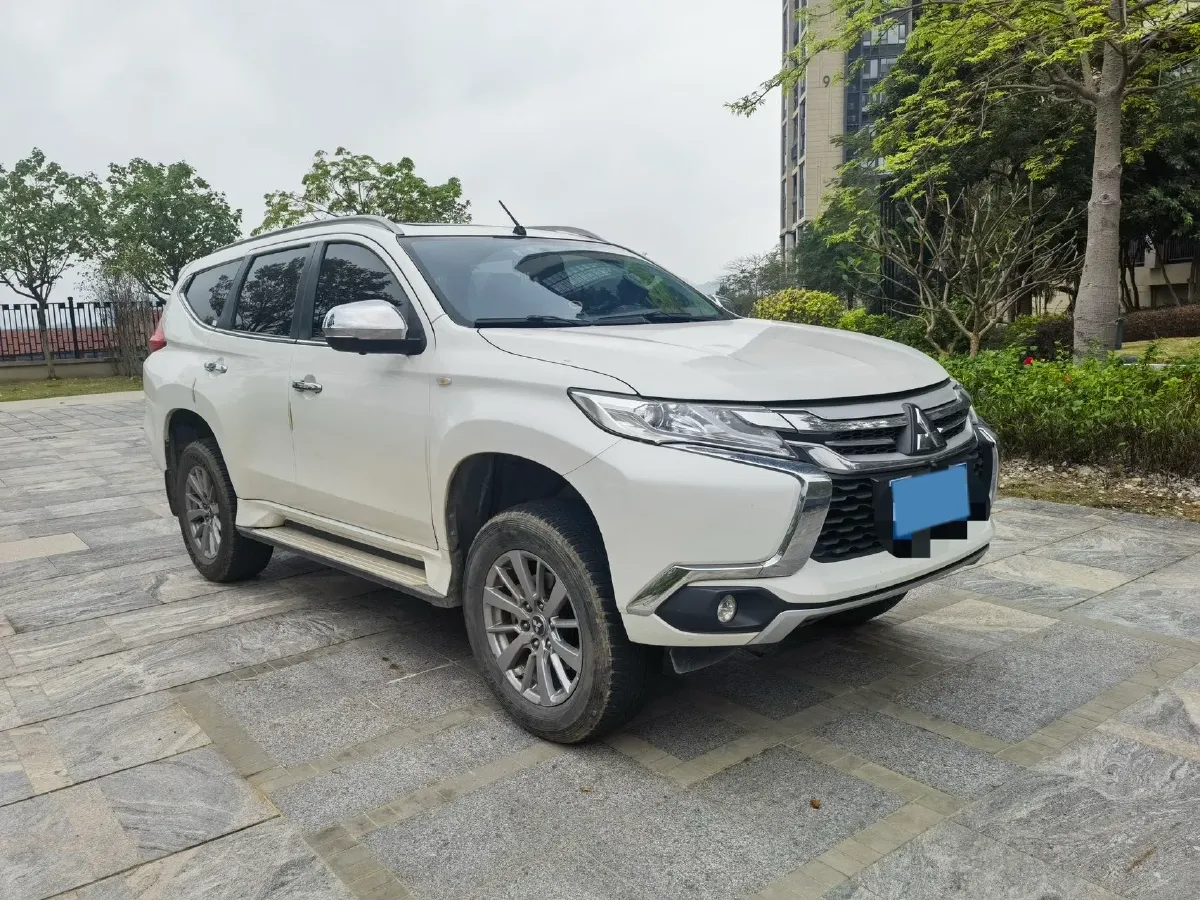 2019 Mitsubishi Pajero 3.0L 209HP V6 8AT,autocango,china used car exporter,china ev exporter,chinese used car exporter,chinese used ev exporter