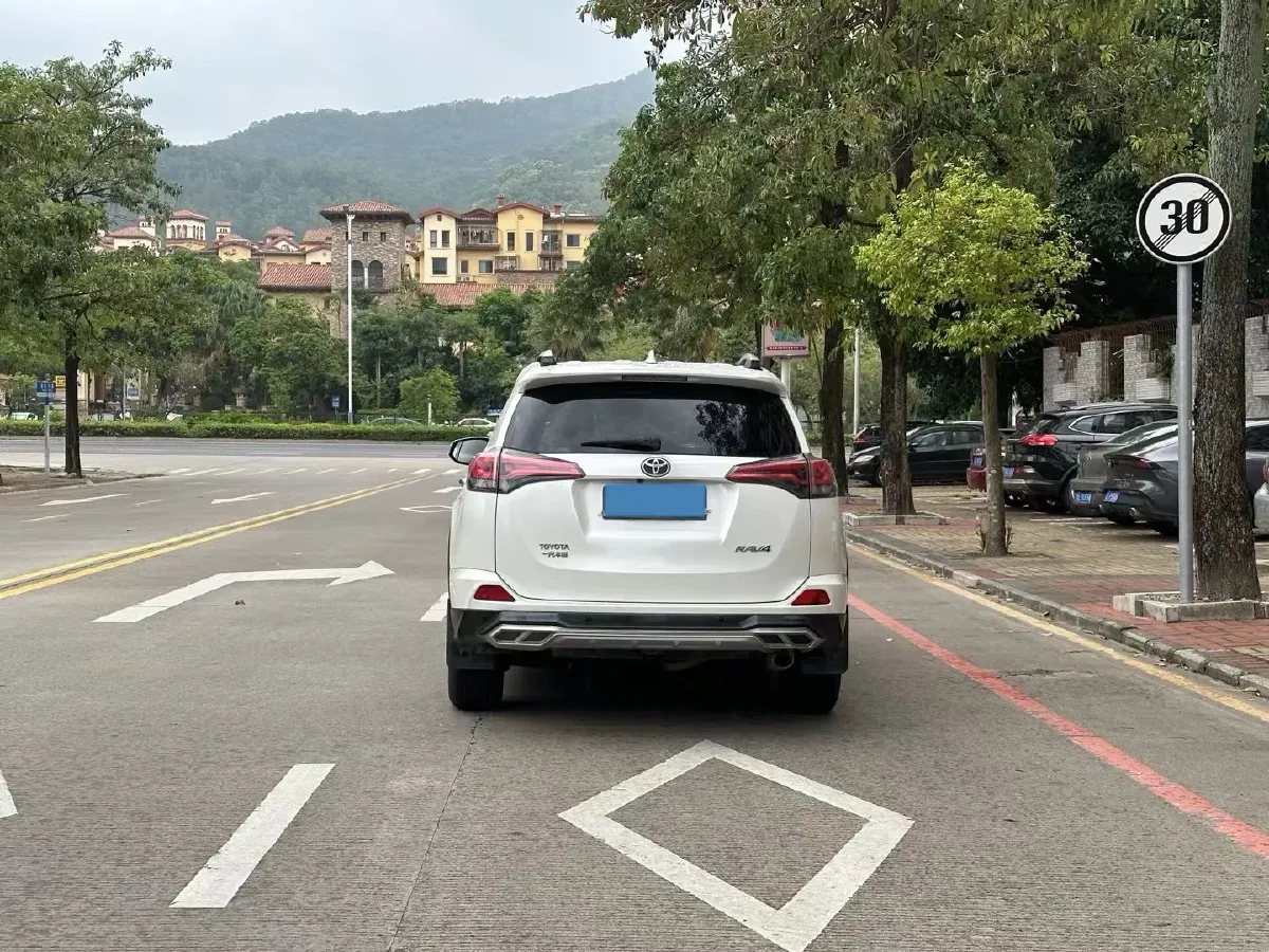 2019 Toyota Camry 2.0L 178HP L4 CVT,autocango,china used car exporter,china ev exporter,chinese used car exporter,chinese used ev exporter