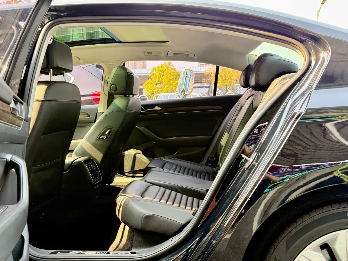 2018 Volkswagen Magotan 1.8T 180HP L4 7DCT,autocango,china used car exporter,china ev exporter,chinese used car exporter,chinese used ev exporter