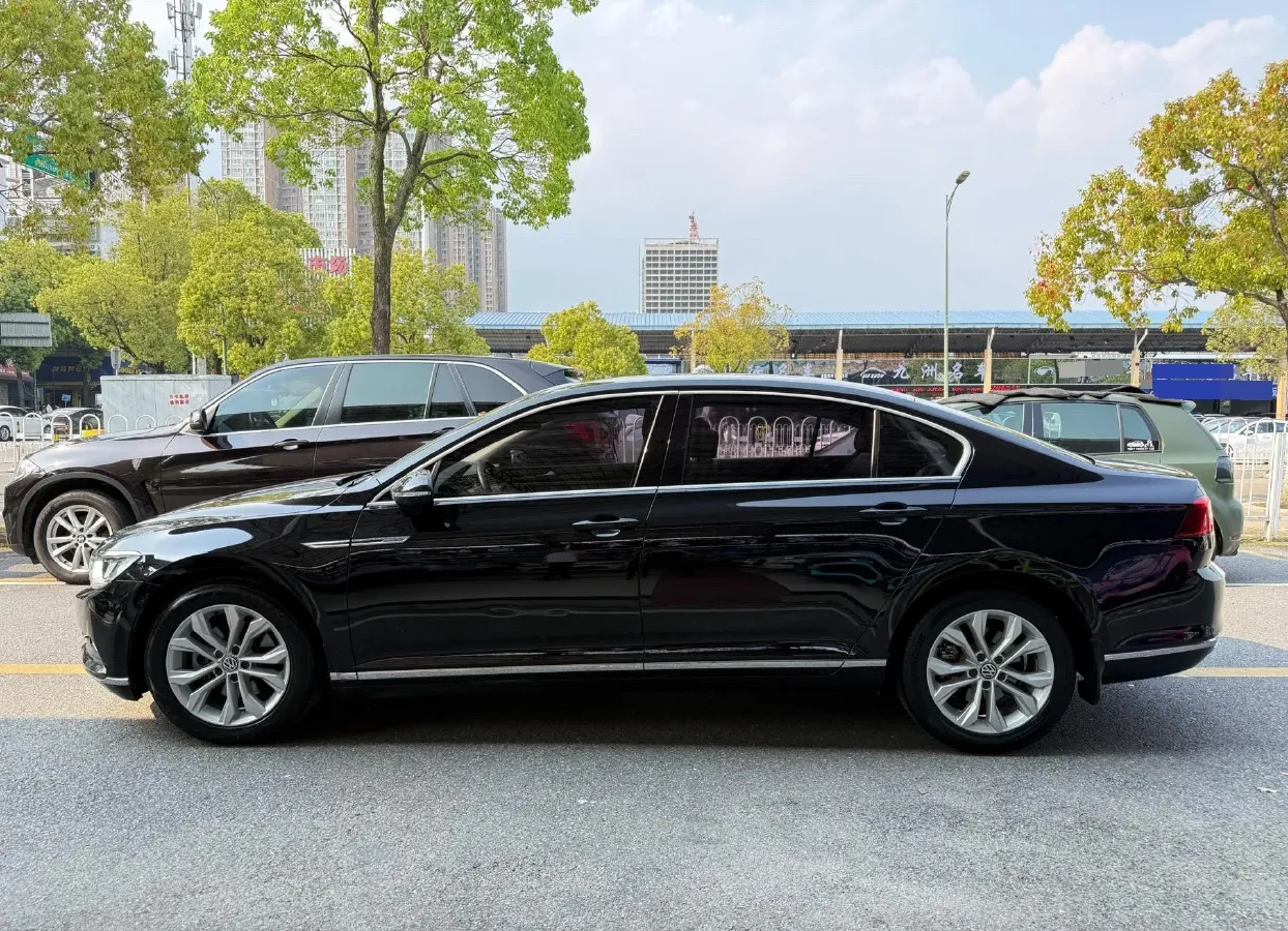 2018 Volkswagen Magotan 1.8T 180HP L4 7DCT,autocango,china used car exporter,china ev exporter,chinese used car exporter,chinese used ev exporter