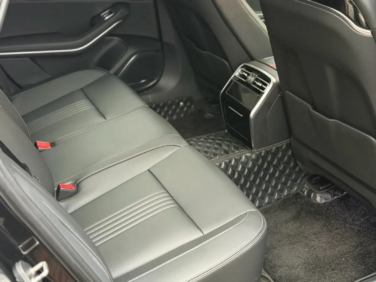 2020 HongQi H9 2.0T 252HP L4 7DCT,autocango,china used car exporter,china ev exporter,chinese used car exporter,chinese used ev exporter