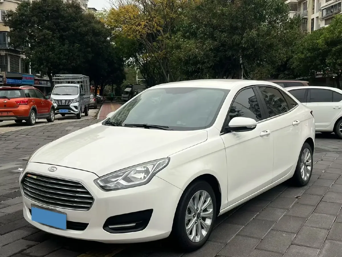 2017 Ford Escort 1.5L 113HP L4 6AT,autocango,china used car exporter,china ev exporter,chinese used car exporter,chinese used ev exporter