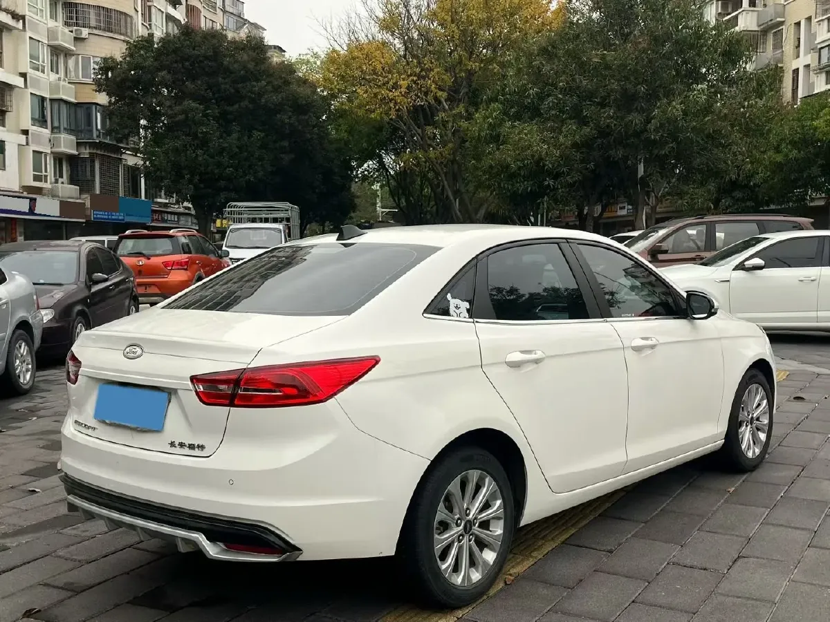 2017 Ford Escort 1.5L 113HP L4 6AT,autocango,china used car exporter,china ev exporter,chinese used car exporter,chinese used ev exporter