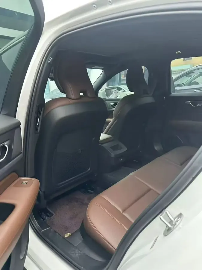 2025 Volvo S60 2.0T 197HP L4 7DCT,autocango,china used car exporter,china ev exporter,chinese used car exporter,chinese used ev exporter