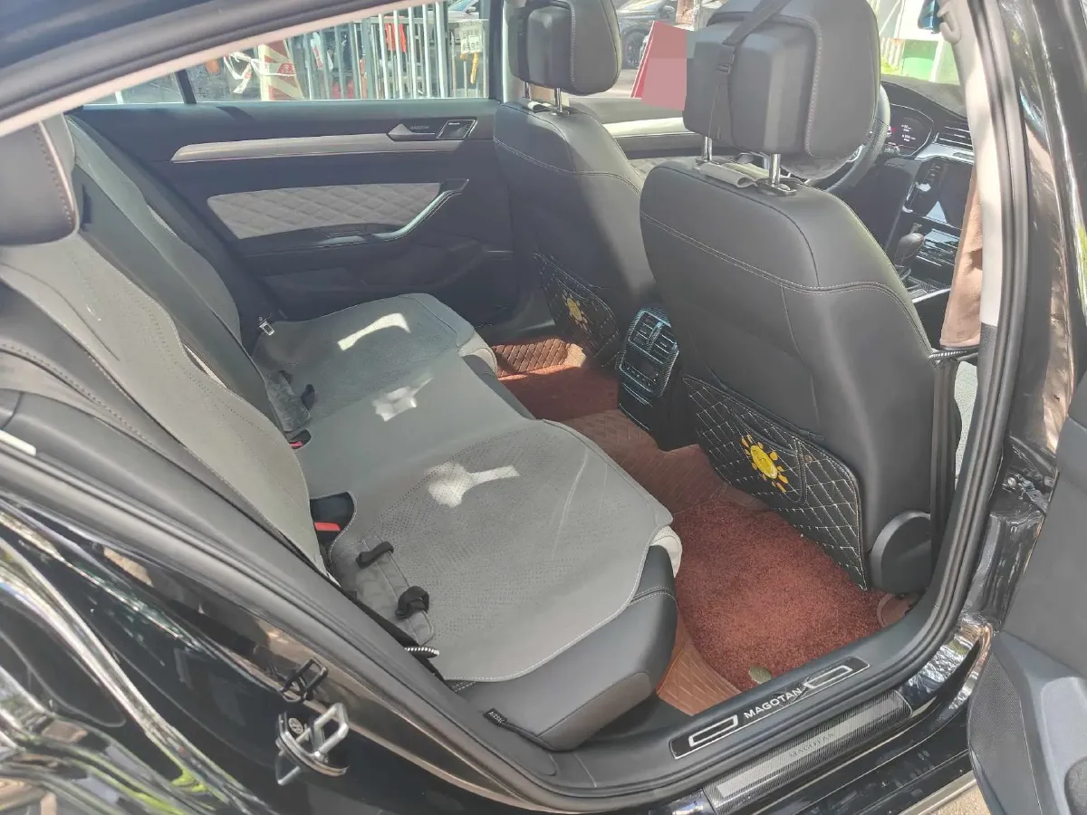 2023 Volkswagen Magotan 2.0T 220HP L4 7DCT,autocango,china used car exporter,china ev exporter,chinese used car exporter,chinese used ev exporter
