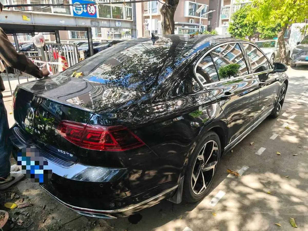 2023 Volkswagen Magotan 2.0T 220HP L4 7DCT,autocango,china used car exporter,china ev exporter,chinese used car exporter,chinese used ev exporter