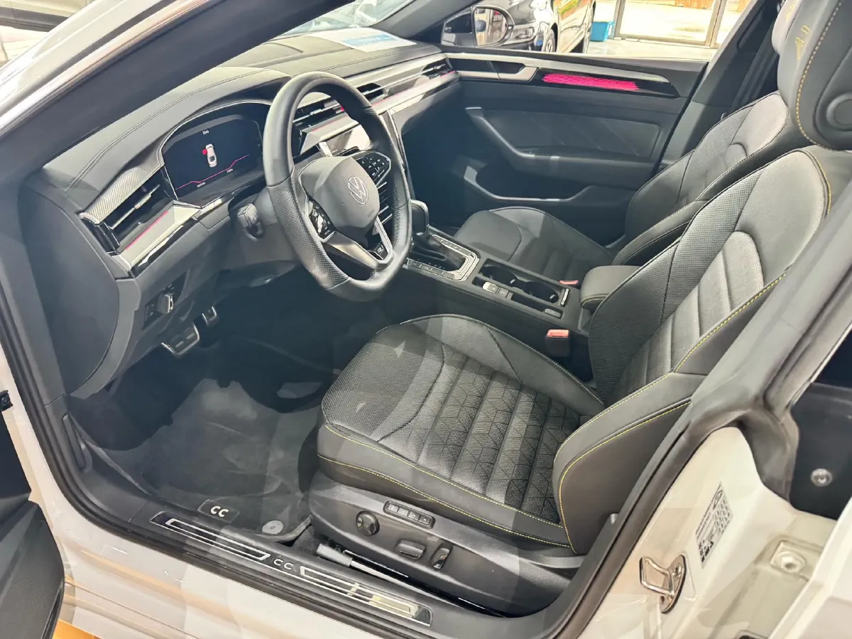 2023 Volkswagen CC 2.0T 220HP L4 7DCT,autocango,china used car exporter,china ev exporter,chinese used car exporter,chinese used ev exporter