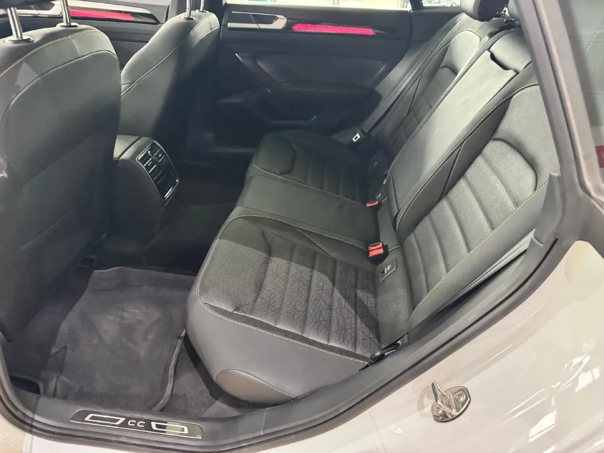 2023 Volkswagen CC 2.0T 220HP L4 7DCT,autocango,china used car exporter,china ev exporter,chinese used car exporter,chinese used ev exporter