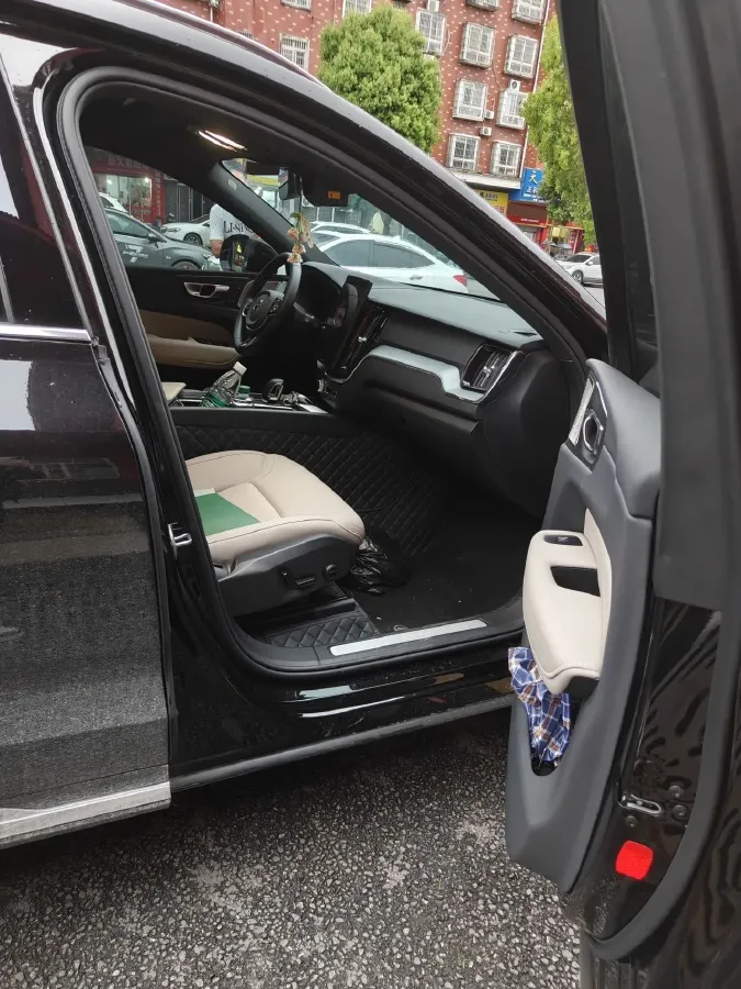 2026 Volvo XC60 2.0T 250HP L4 8AT,autocango,china used car exporter,china ev exporter,chinese used car exporter,chinese used ev exporter