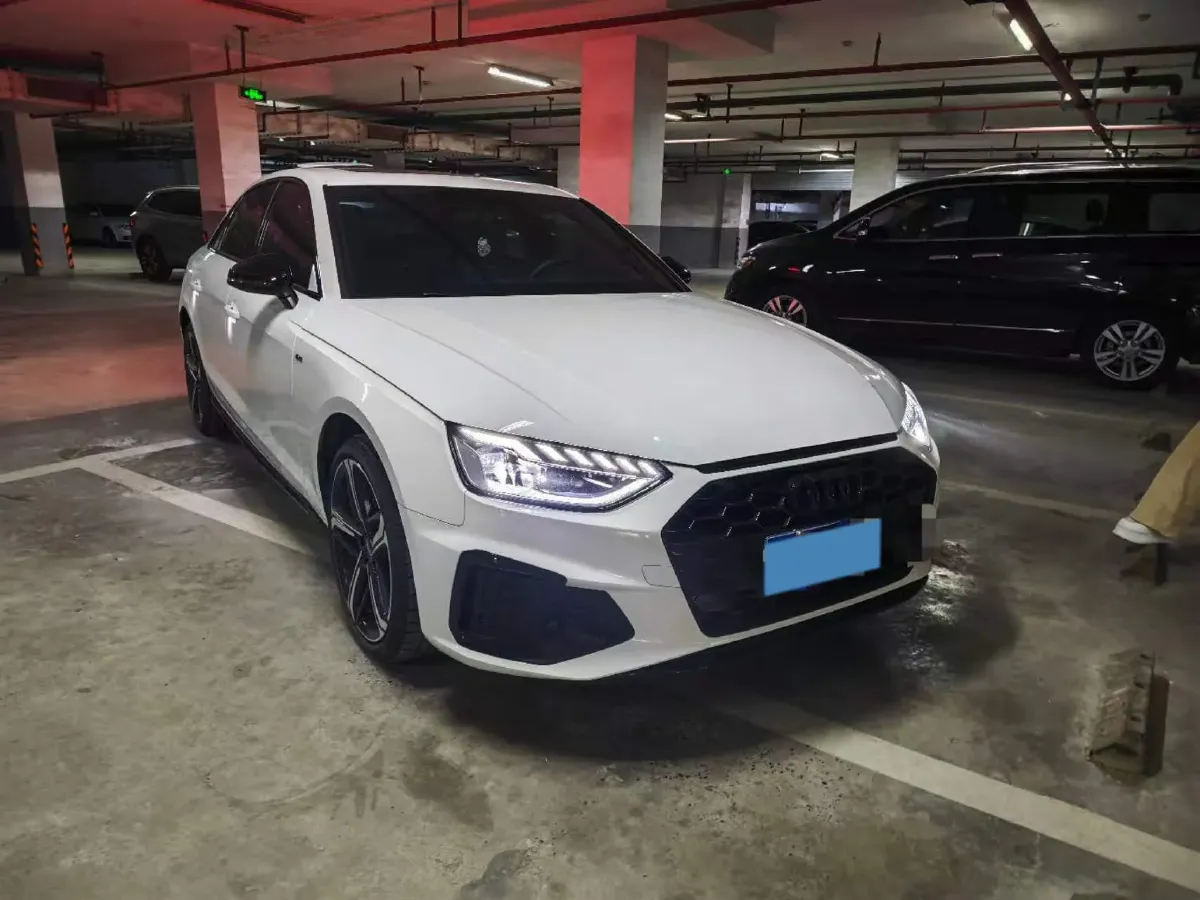 2024 Audi A4L 2.0T 190HP L4 7DCT,autocango,china used car exporter,china ev exporter,chinese used car exporter,chinese used ev exporter