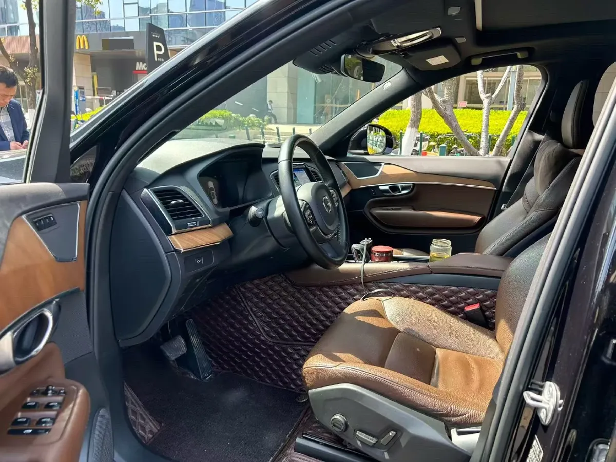 2022 Volvo XC90 2.0T 250HP L4 8AT,autocango,china used car exporter,china ev exporter,chinese used car exporter,chinese used ev exporter