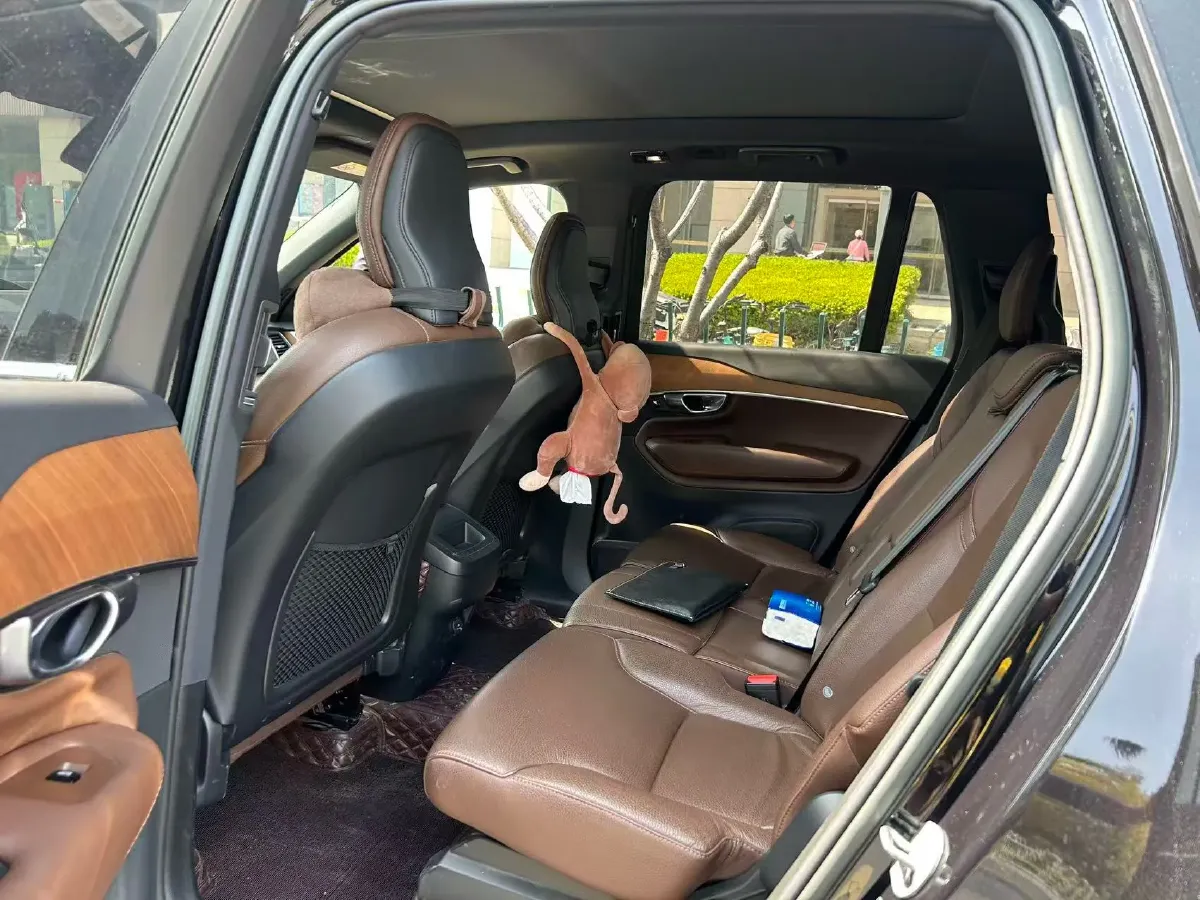 2022 Volvo XC90 2.0T 250HP L4 8AT,autocango,china used car exporter,china ev exporter,chinese used car exporter,chinese used ev exporter