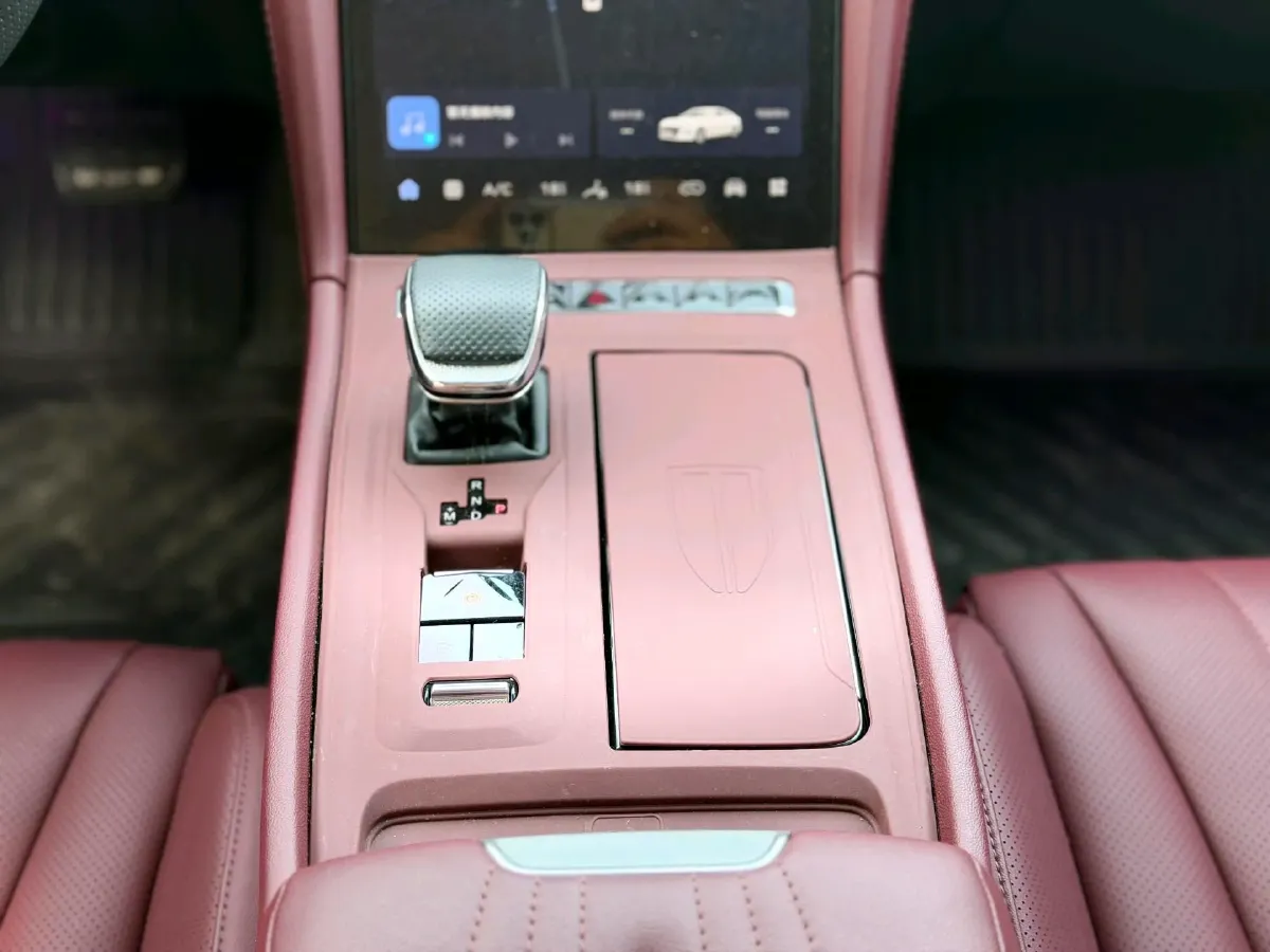 2025 HongQi H5 1.5T 169HP L4 1DHT Hybrid,autocango,china used car exporter,china ev exporter,chinese used car exporter,chinese used ev exporter