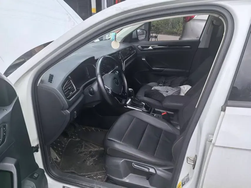 2021 Volkswagen T-Roc 1.4T 150HP L4 7DCT,autocango,china used car exporter,china ev exporter,chinese used car exporter,chinese used ev exporter