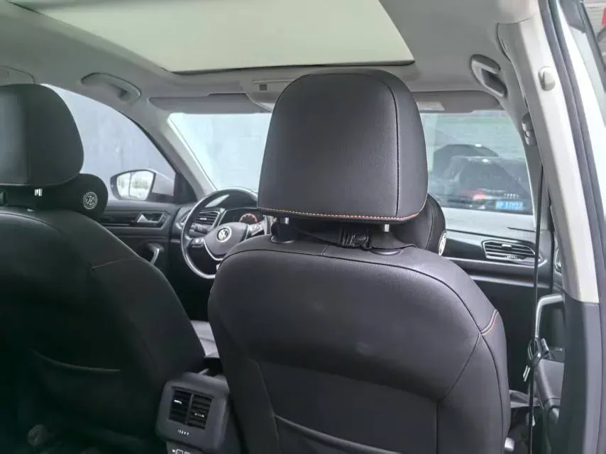 2021 Volkswagen T-Roc 1.4T 150HP L4 7DCT,autocango,china used car exporter,china ev exporter,chinese used car exporter,chinese used ev exporter