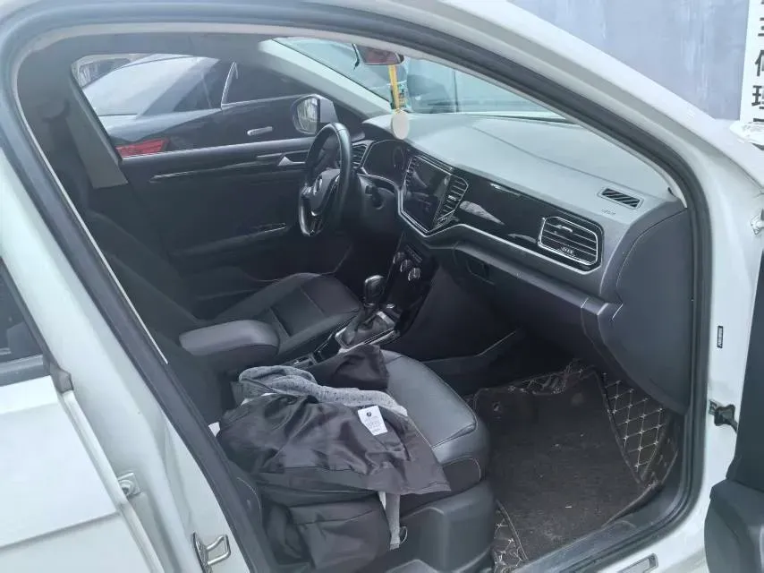 2021 Volkswagen T-Roc 1.4T 150HP L4 7DCT,autocango,china used car exporter,china ev exporter,chinese used car exporter,chinese used ev exporter