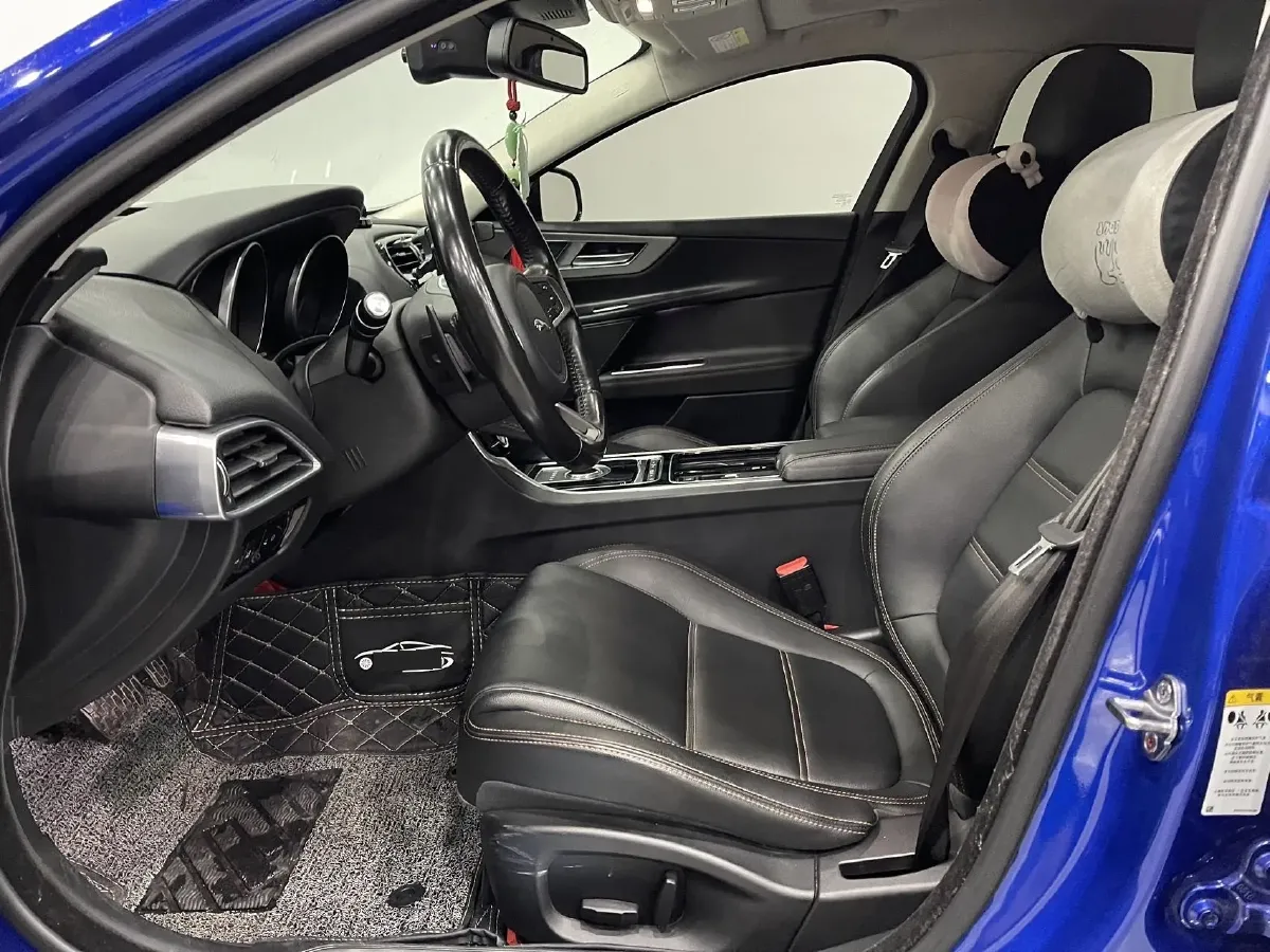 2019 Jeep Cherokee 2.0T 265HP L4 9AT,autocango,china used car exporter,china ev exporter,chinese used car exporter,chinese used ev exporter