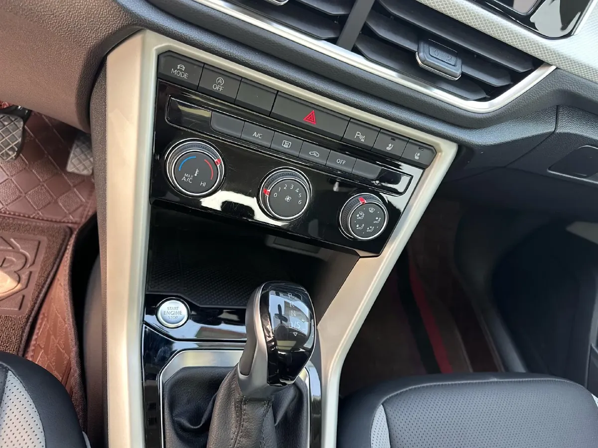 2025 Volkswagen T-Roc 1.4T 150HP L4 7DCT,autocango,china used car exporter,china ev exporter,chinese used car exporter,chinese used ev exporter