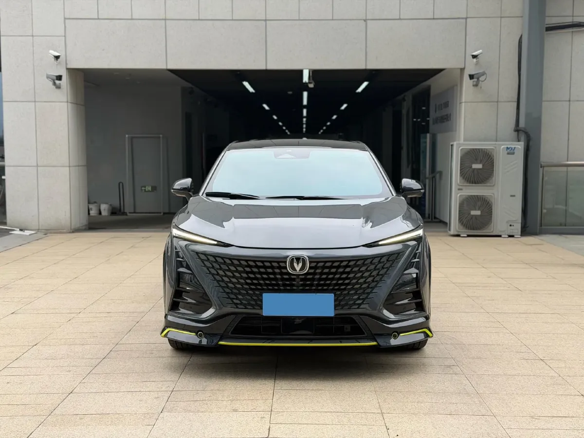 2022 ChangAn UNI-T 2.0T 233HP L4 8AT,autocango,china used car exporter,china ev exporter,chinese used car exporter,chinese used ev exporter