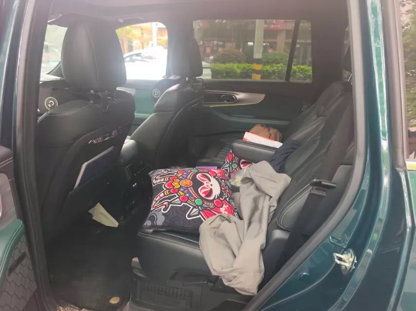 2022 GAC Trumpchi GS8 2.0T 190HP L4 E-CVT Hybrid,autocango,china used car exporter,china ev exporter,chinese used car exporter,chinese used ev exporter